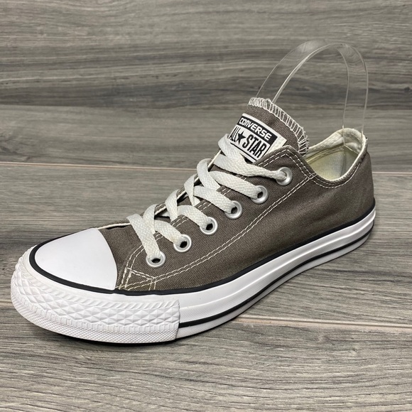 Converse Shoes - Converse Chuck Taylor All Star women’s size 8